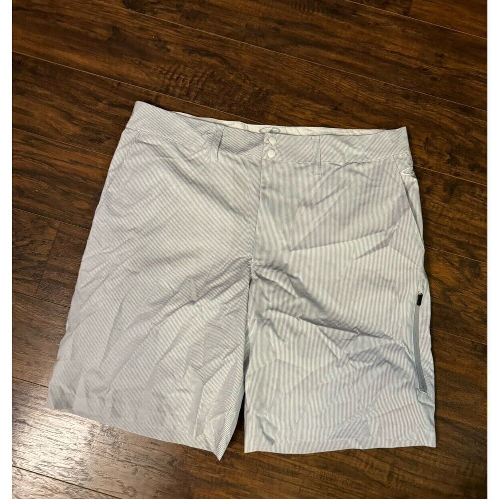 Champion Shorts Mens Gray Pinstriped Golf Zipper Pocket Classic Active Casual 38